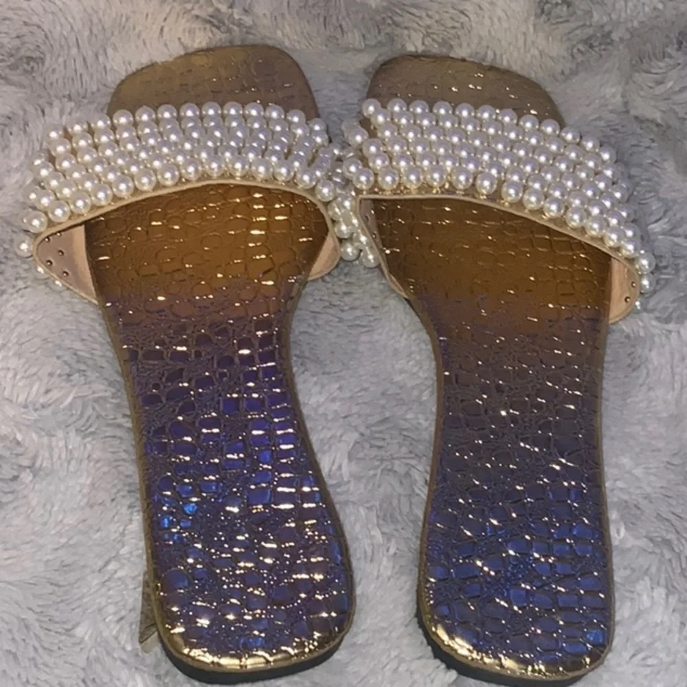 Elegant Gold and Pearl Embellished Sandals - Picture 2 of 5